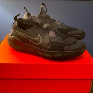 Nike flex runner sneakers